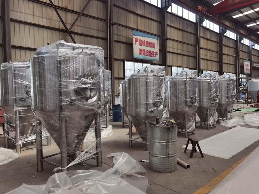 Vertical or Horizontal Bright Beer Tanks – Which One Is Right for You? Process & Engineering